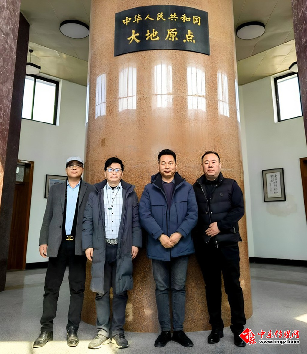 中乐传媒公司副总经理刘得劲一行走进泾阳县招商局洽谈招商电商运营平台推广